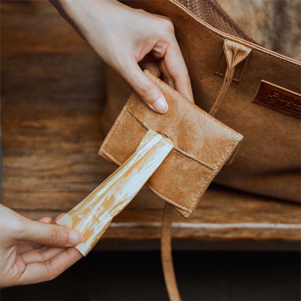 Vogue Eco -friendly DuPont Waterproof Pet Carrier - City Roamer