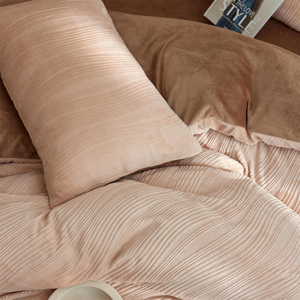 Minimalistisches Wellenlinien-Bettlaken-Set aus warmem Milchsamt