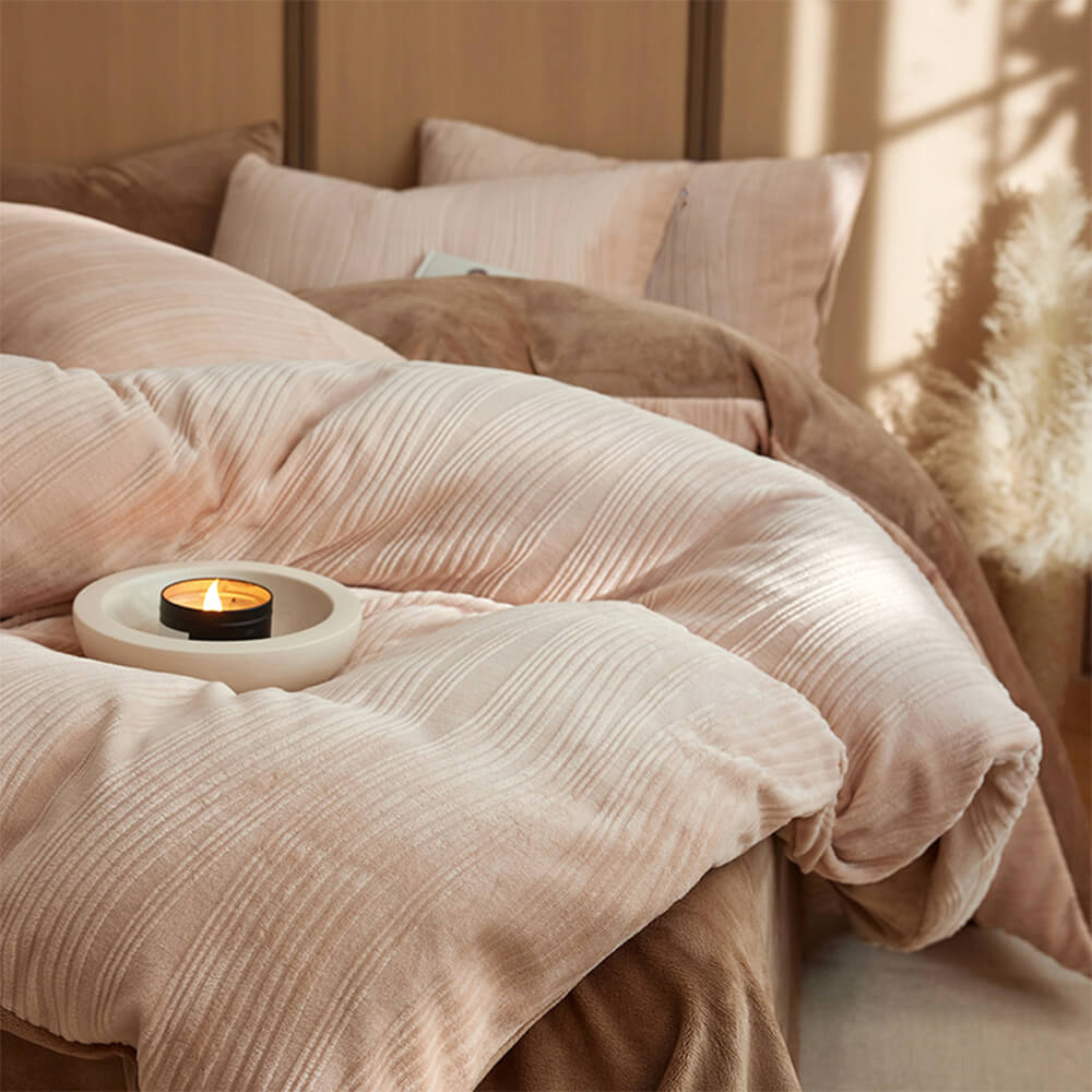 Minimalistisches Wellenlinien-Bettlaken-Set aus warmem Milchsamt