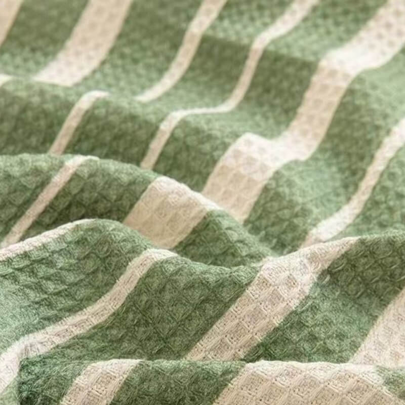 Cover di divano multicolore del modello geometrico - design moderno per una casa elegante