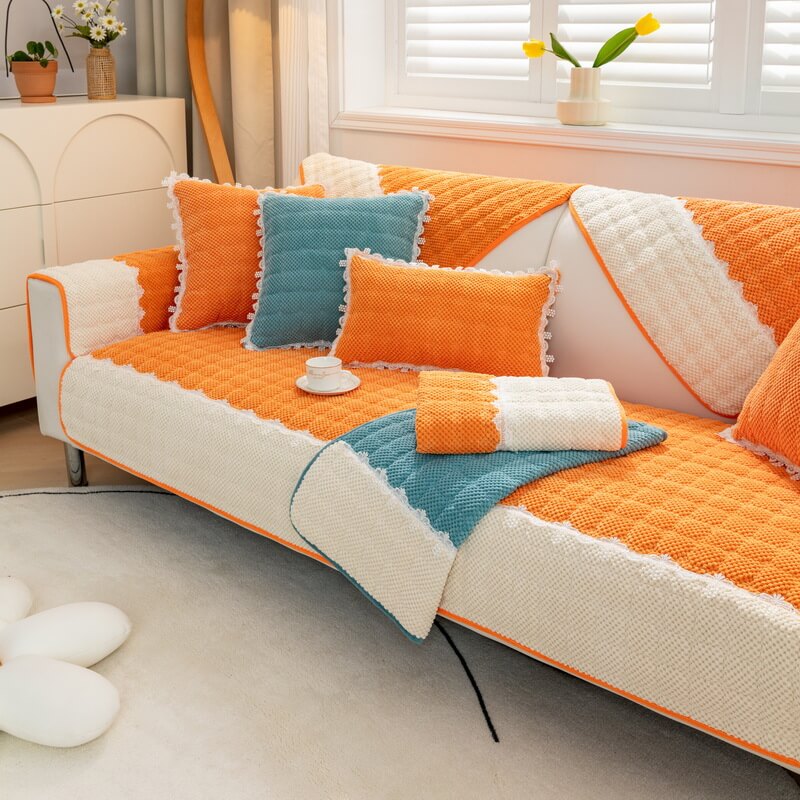 Rutschfester Couchbezug aus Cord im Colour-Block-Design mit Spitze