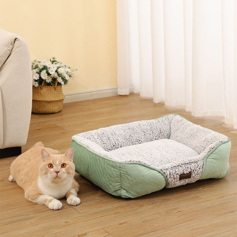 Acogedora casa para gatos cerrada con forro polar Sherpa y cama cuadrada para perros