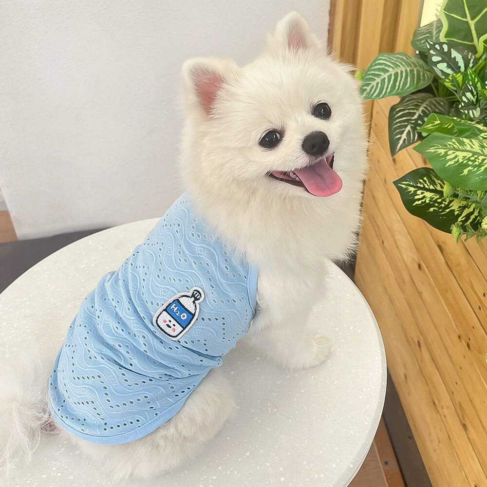 Camisetas sin mangas de malla de verano para perros: transpirables y adorables con parches divertidos