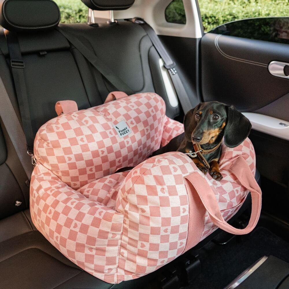 Lit de siège d'auto pour chien en damier coeur vintage