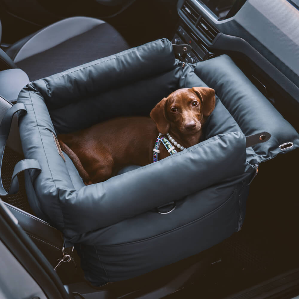 Lit rehausseur de luxe pour siège d'auto pour chien en similicuir - Urban Voyager