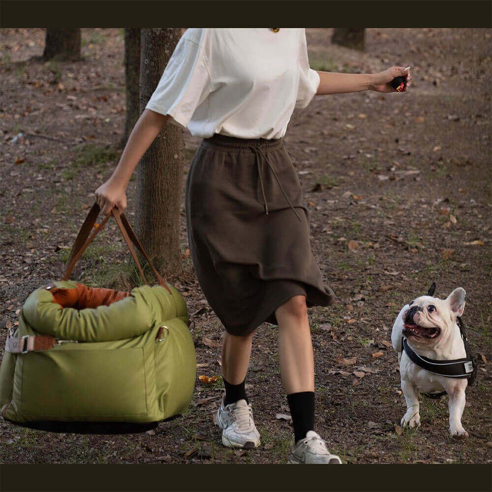 Lit rehausseur de luxe pour siège d'auto pour chien en similicuir - Urban Voyager