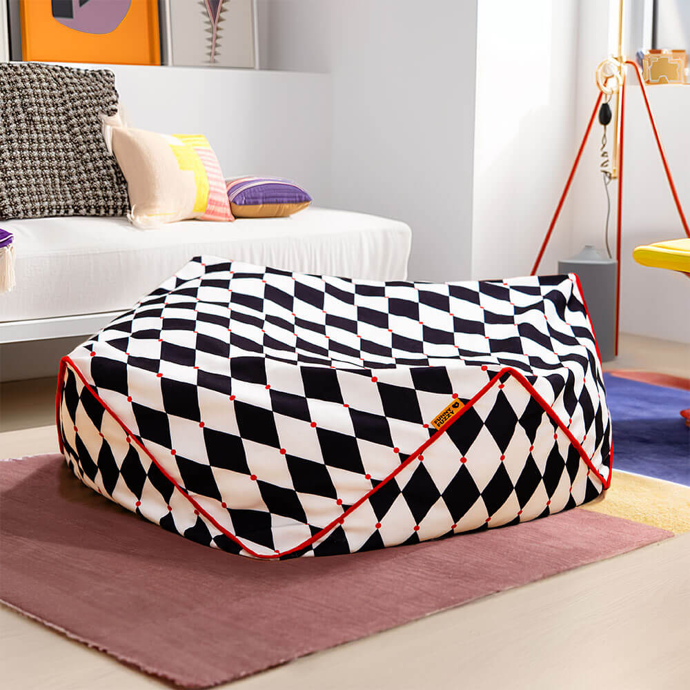 Cama para perros con forma de puf calmante poligonal FunnyFuzzy