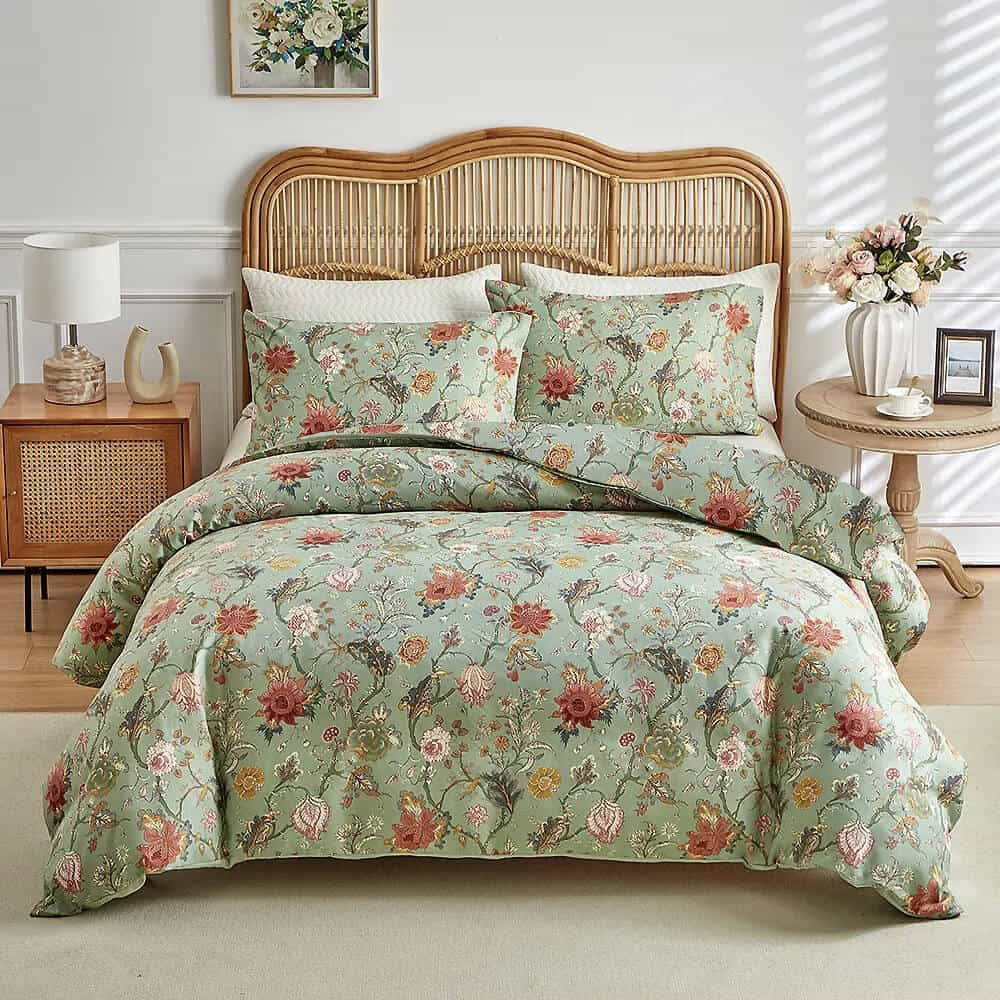 Simplistic Leaf Pattern Skin-Friendly Breathable Comforter Set with Pillowcases