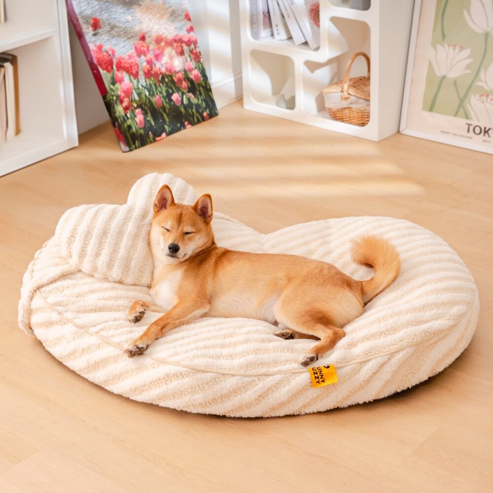 Cama para perros y gatos con forma de corazón de peluche, esponjosa y calmante con almohada