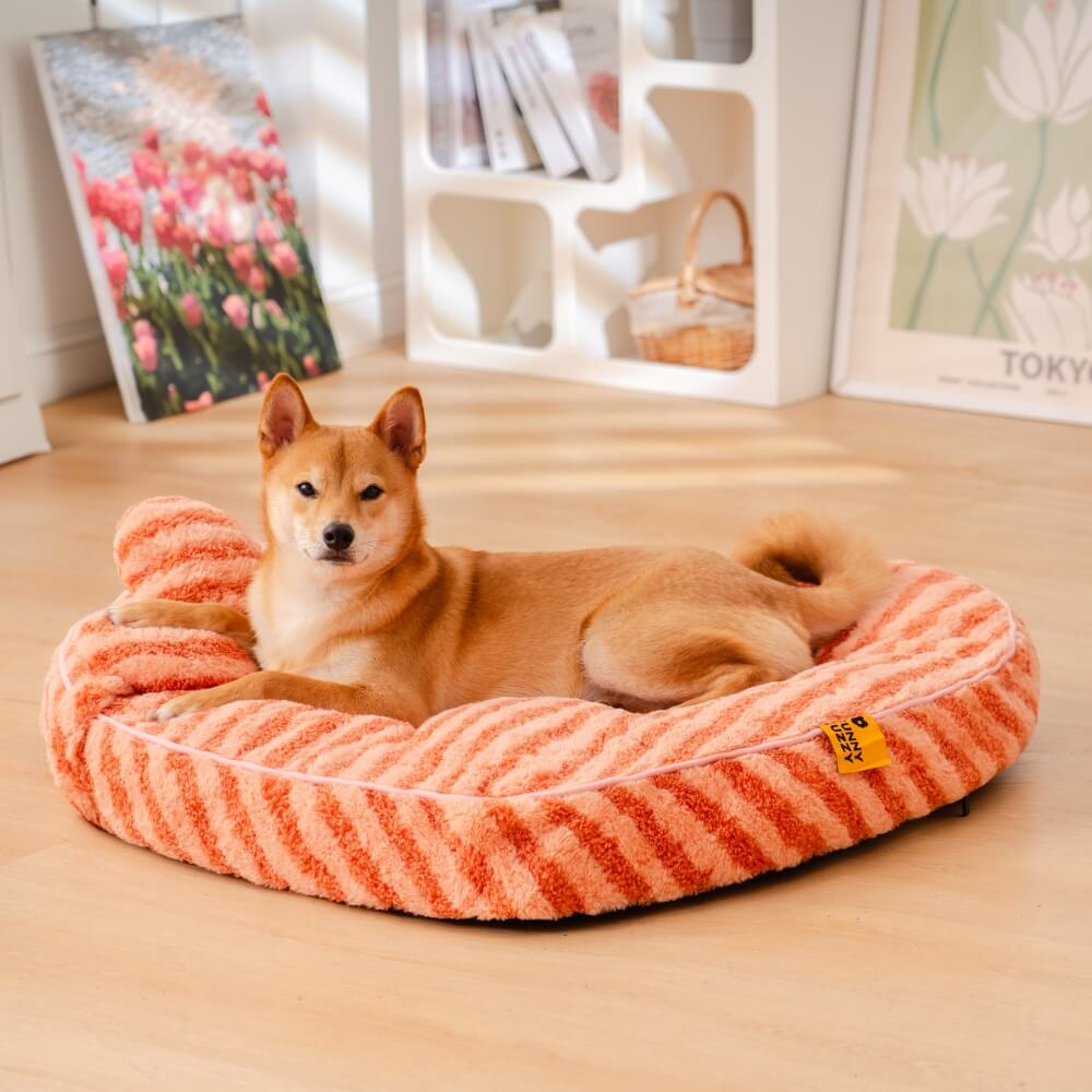 Cama para perros y gatos con forma de corazón de peluche, esponjosa y calmante con almohada