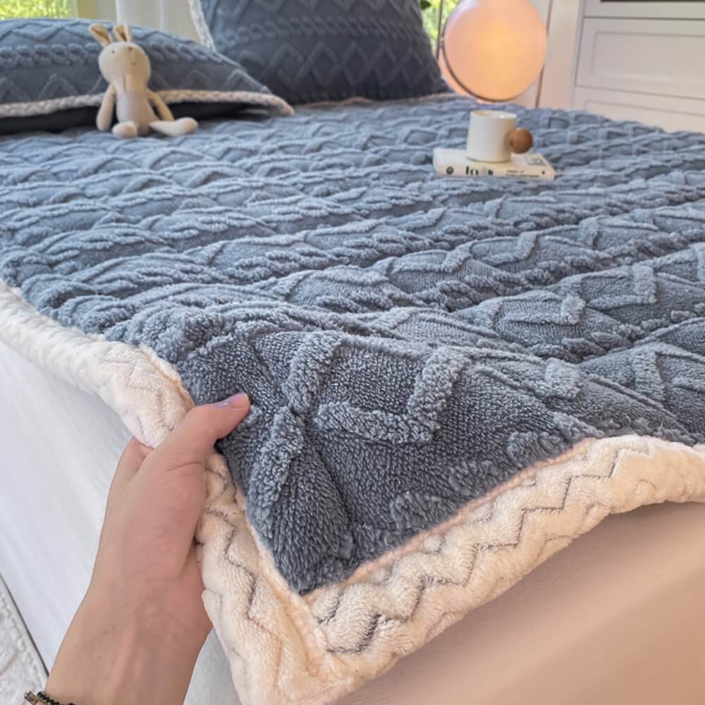 Twisted Jacquard Plush Thick Comfortable Non-Slip Mattress Topper