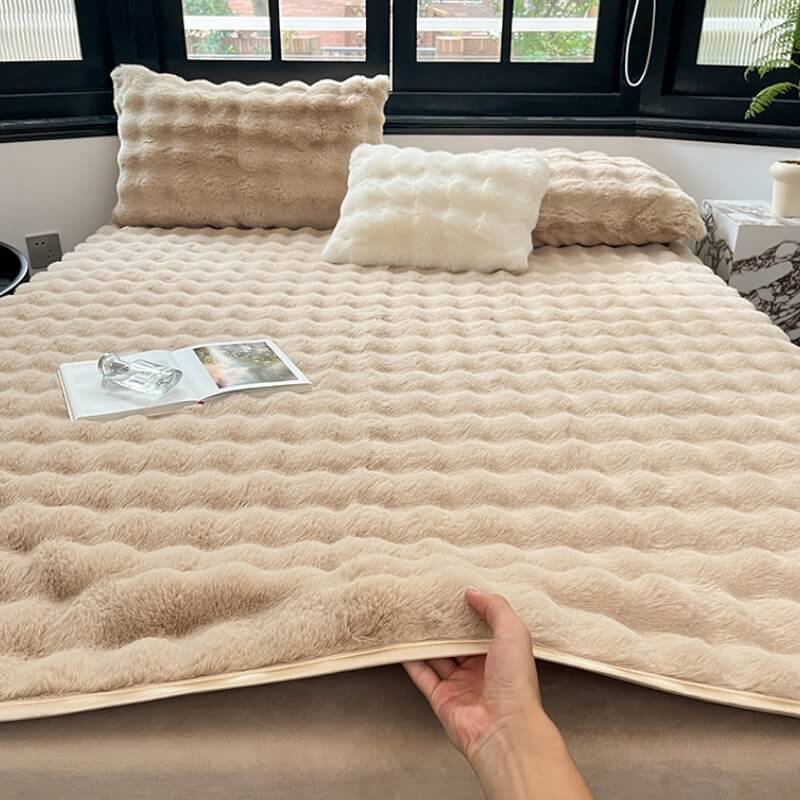 Housse de matelas antidérapante de luxe en fausse fourrure de lapin