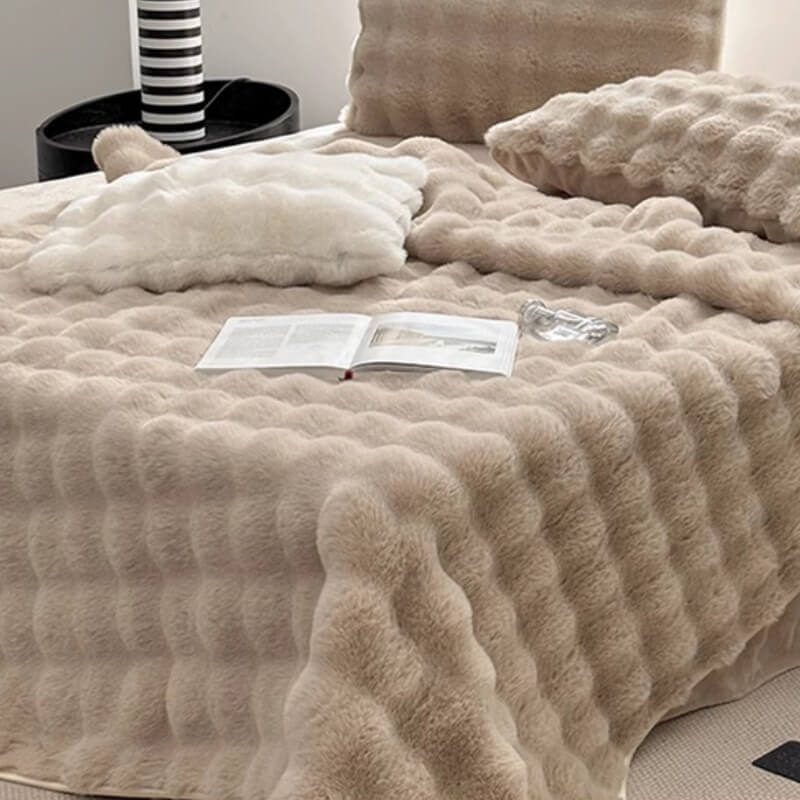 Housse de matelas antidérapante de luxe en fausse fourrure de lapin