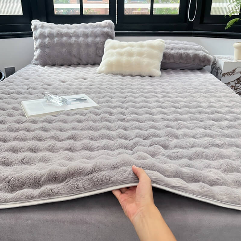 Housse de matelas antidérapante de luxe en fausse fourrure de lapin