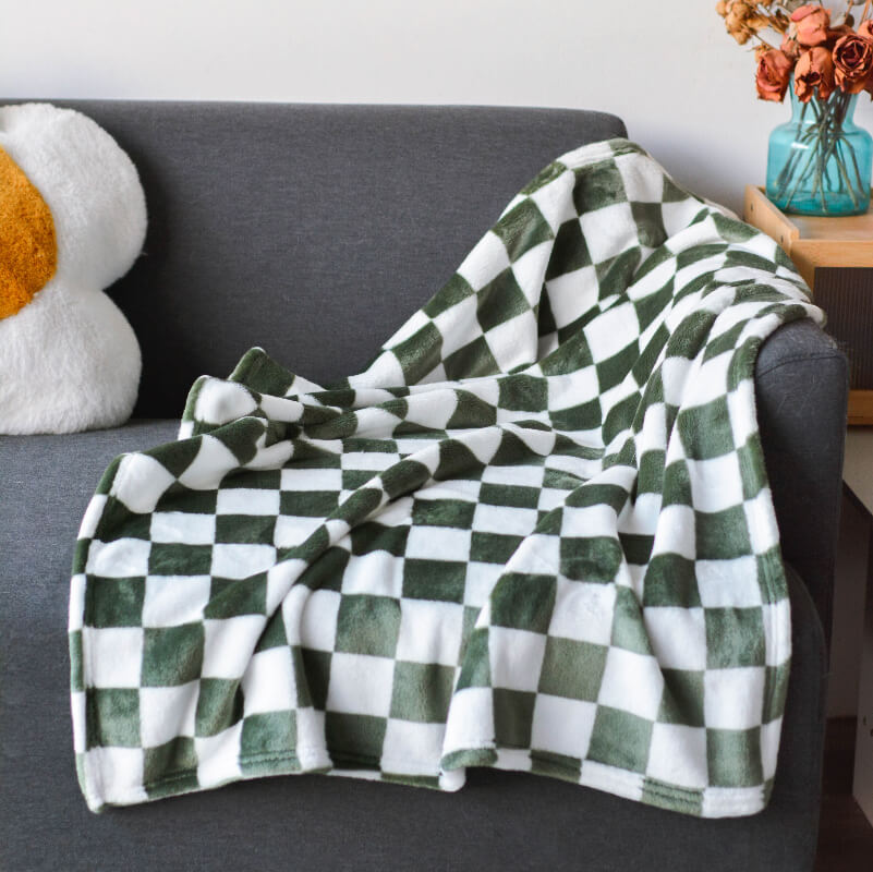 Stylish Chequered Flannel Pet Blanket Dog & Cat Blanket