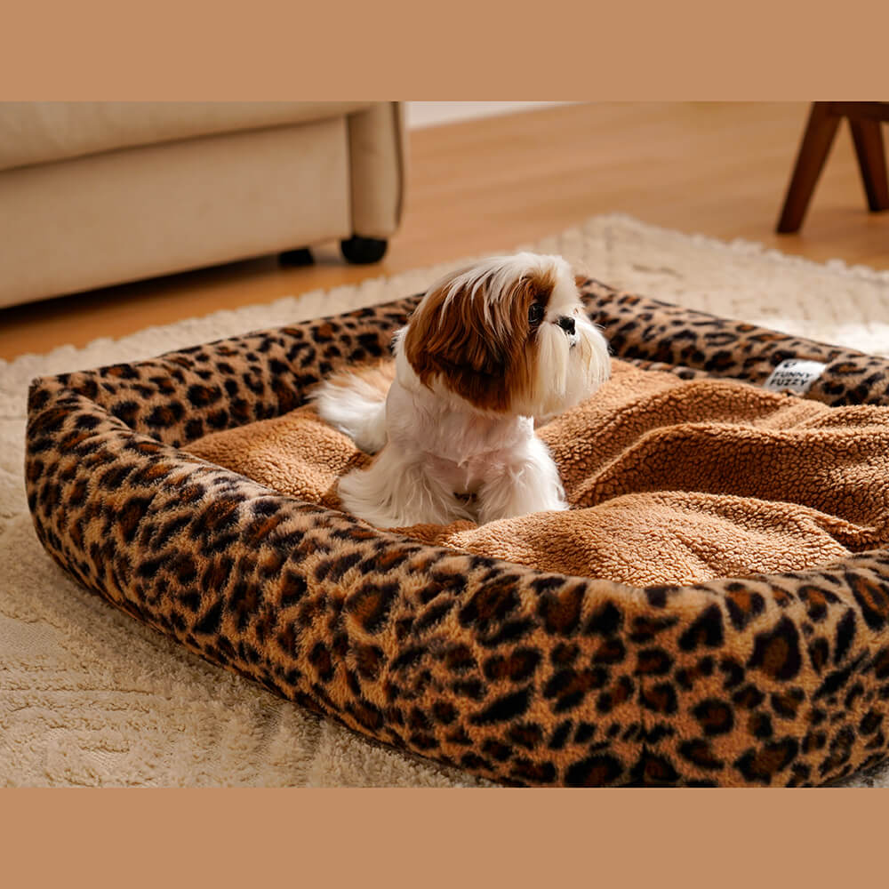 Wildlife Series Hundebett aus Rindsleder mit Leopardenmuster